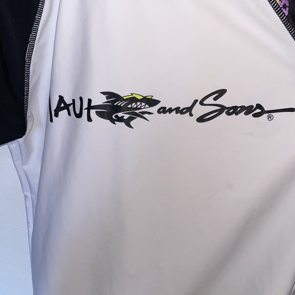 Maui and Sons Rash Guard - Picture 2 of 6